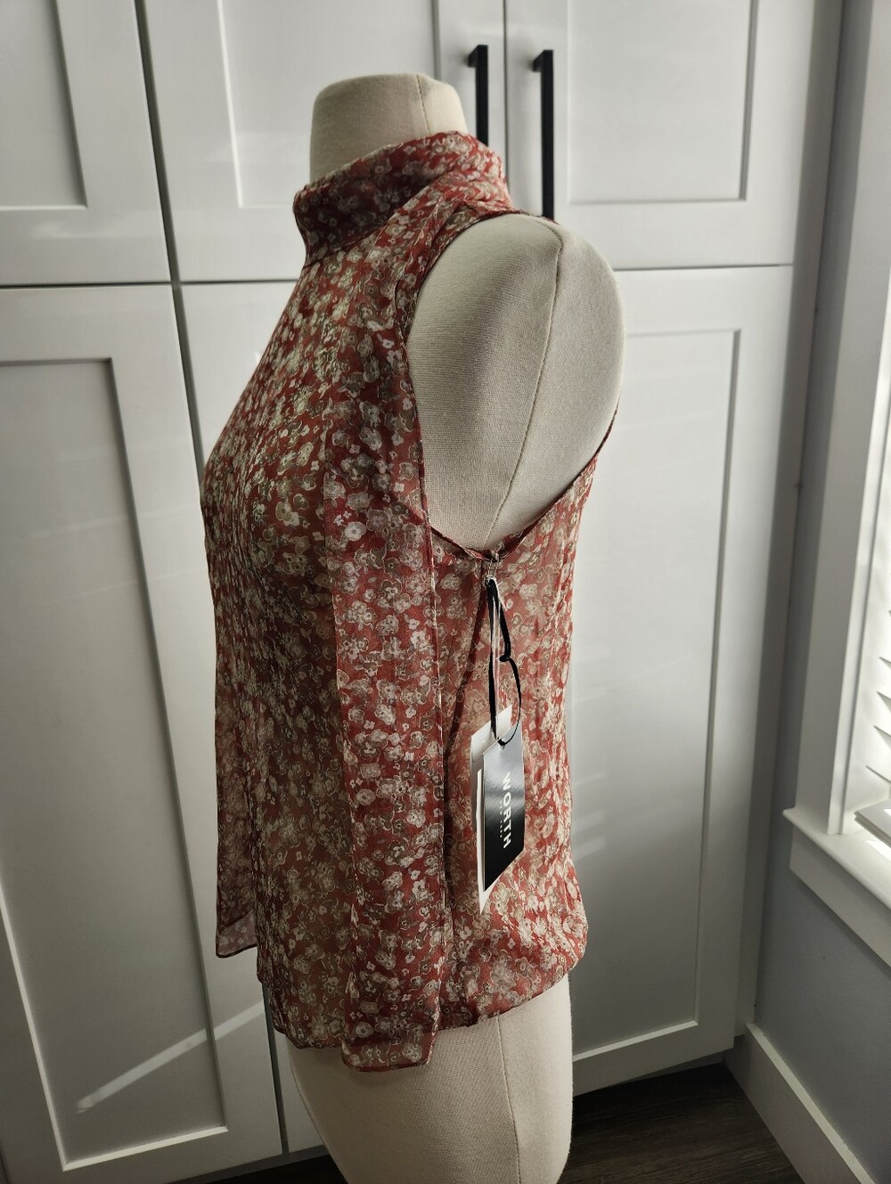 NWT Worth New York Floral Silk Sleeveless Blouse Tie Neck Size 4 - Picture 6 of 14